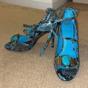 Turquoise snake print heel